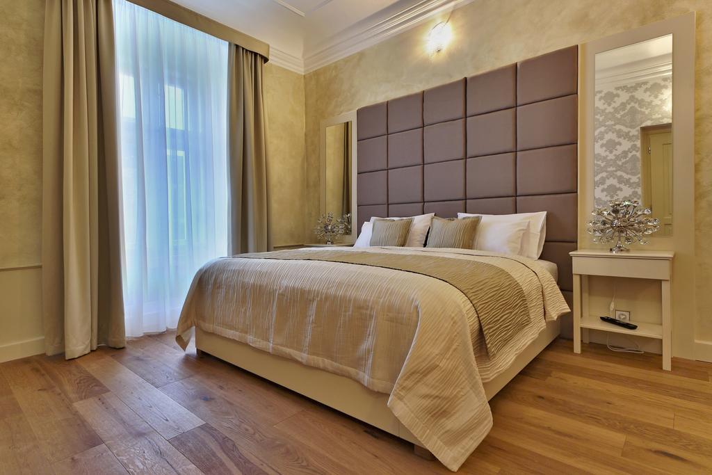 Wellness Hotel Republika 24 Apartments Plzen Exterior photo