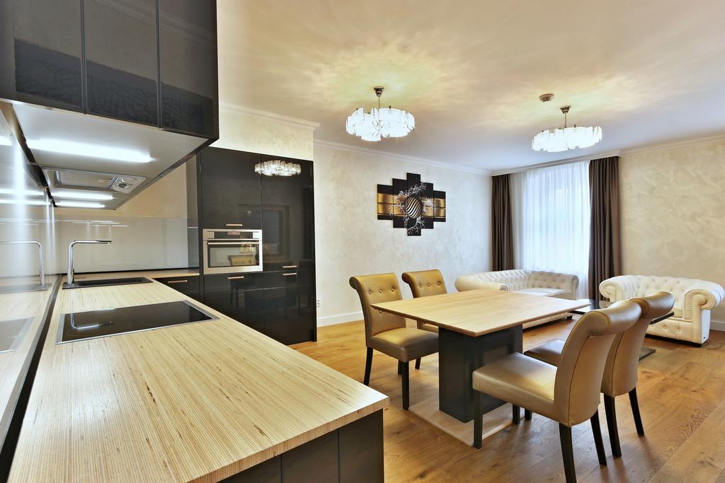 Wellness Hotel Republika 24 Apartments Plzen Exterior photo