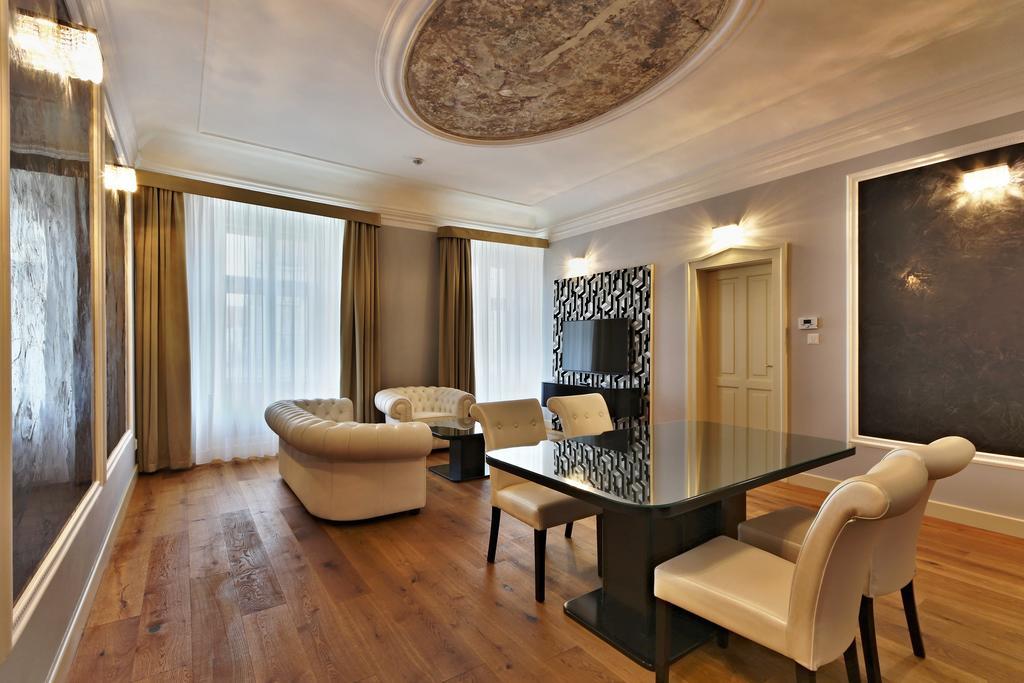 Wellness Hotel Republika 24 Apartments Plzen Exterior photo