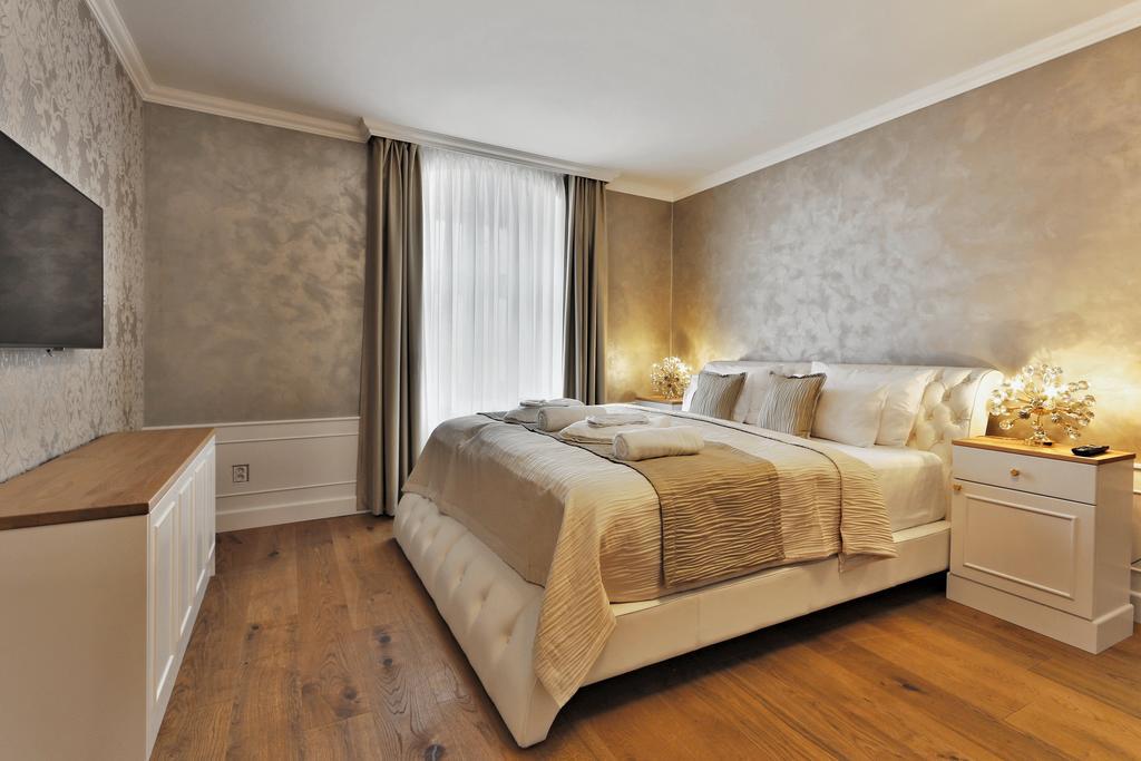 Wellness Hotel Republika 24 Apartments Plzen Exterior photo